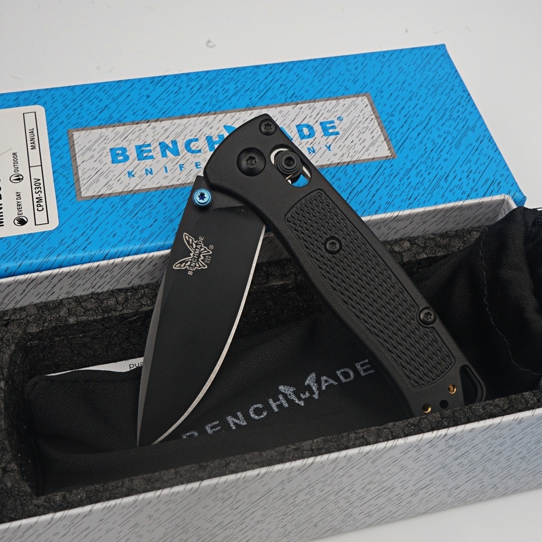 Black blade, black handle