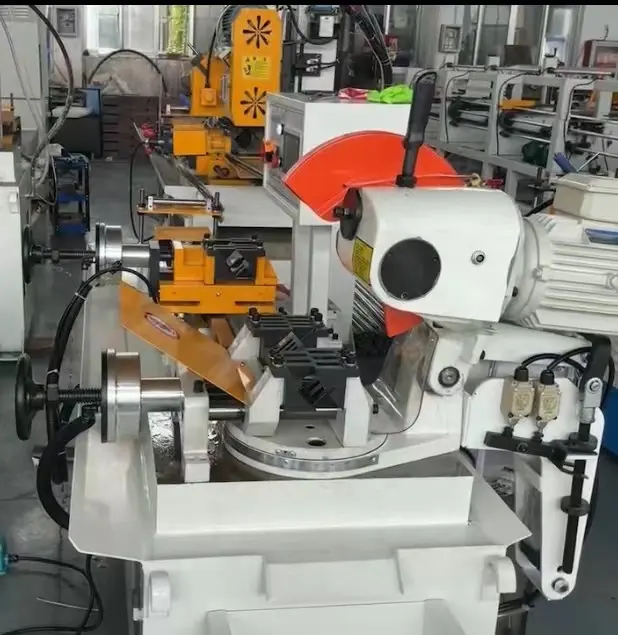 Máquina cortadora de tubos de metal de gran venta del fabricante máquina cortadora de metal de tubo de aluminio de alimentación automática