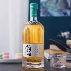 热销立式条纹果汁饮料瓶500毫升700毫升圆柱形绿梅葡萄低度冰酒酒瓶
