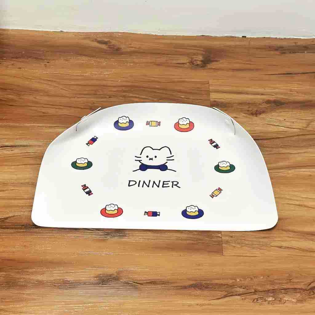 Gatito blanco para la cena.