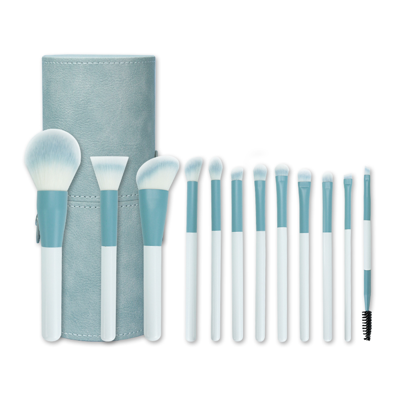12 piezas + cubo para brochas