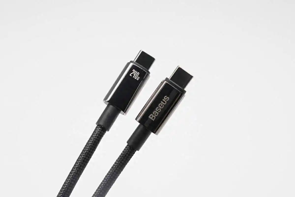 Noir- C à C 240W-1m (CAWJ040001)