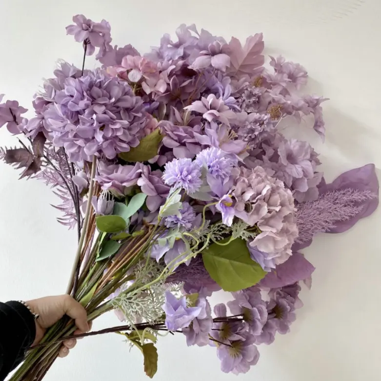 Centres de table et décorations de mariage roses en soie violettes artificielles enduit de fleurs pièce centrale d'extérieur