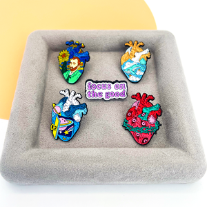 ออกแบบเข็มกลัดลายกายวิภาคศาสตร์ตลกๆ แบบขายส่ง เข็มกลัดเคลือบแบบนิ่มและแบบแข็ง ลายอนิเมะ แบบสั่งทำได้ - Product Image 3