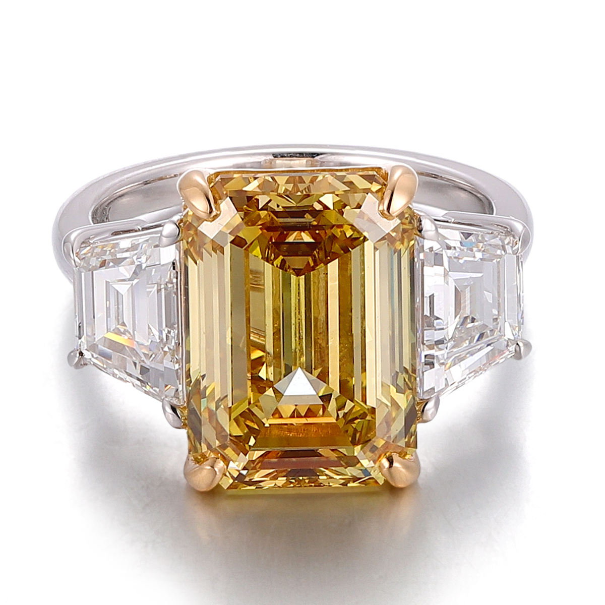 Bague en argent 925 plaqué or avec diamant de laboratoire