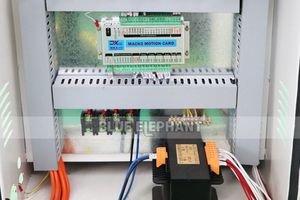 Buen precio 4 Axis CNC 1325 1530 CNC Router 4*8 pies Enrutador de madera Máquina de tallado 3D para pieza de trabajo cilíndrica con eje giratorio - Product Image 5