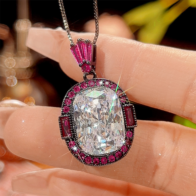 Pendentif diamant blanc avec chaîne vénitien