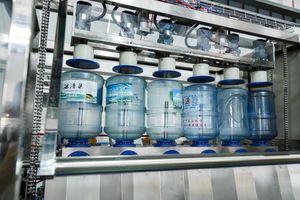 A'dan z'ye otomatik şişelenmiş 5 galonluk 20L varil dış açılış maden suyu yıkama doldurma kapaklama makinesi dolum hattı - Product Image 6