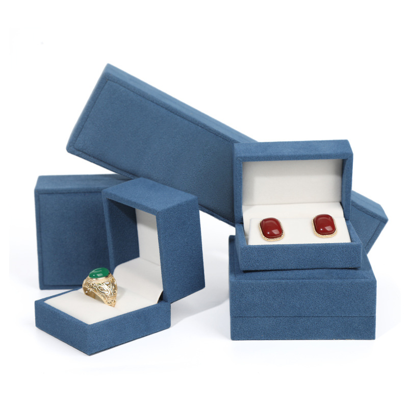 Blue pendant box