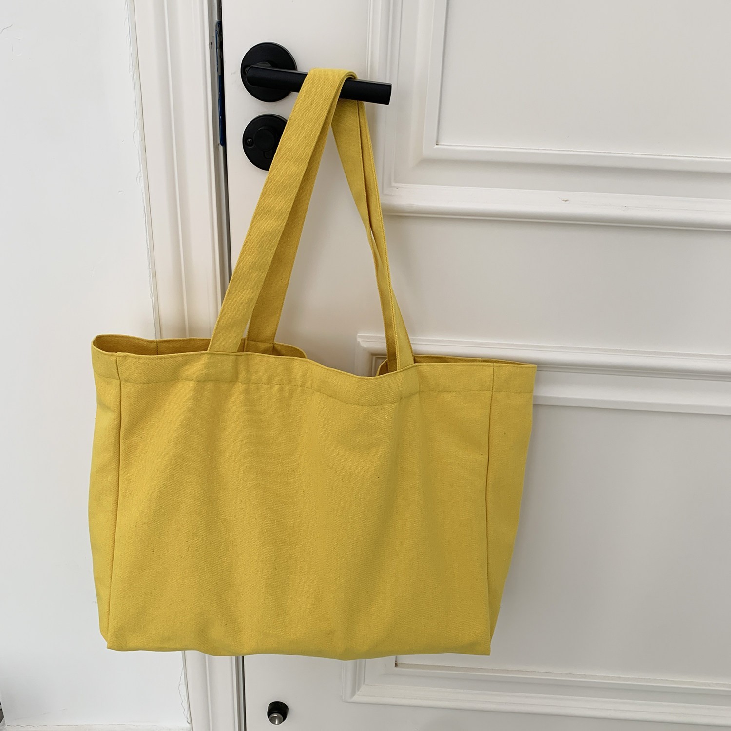 Amarillo en blanco