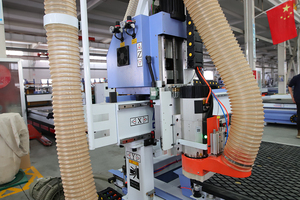Máquina de tallado CNC Quick ATC enrutador de carpintería automático para la fabricación de puertas - Product Image 3