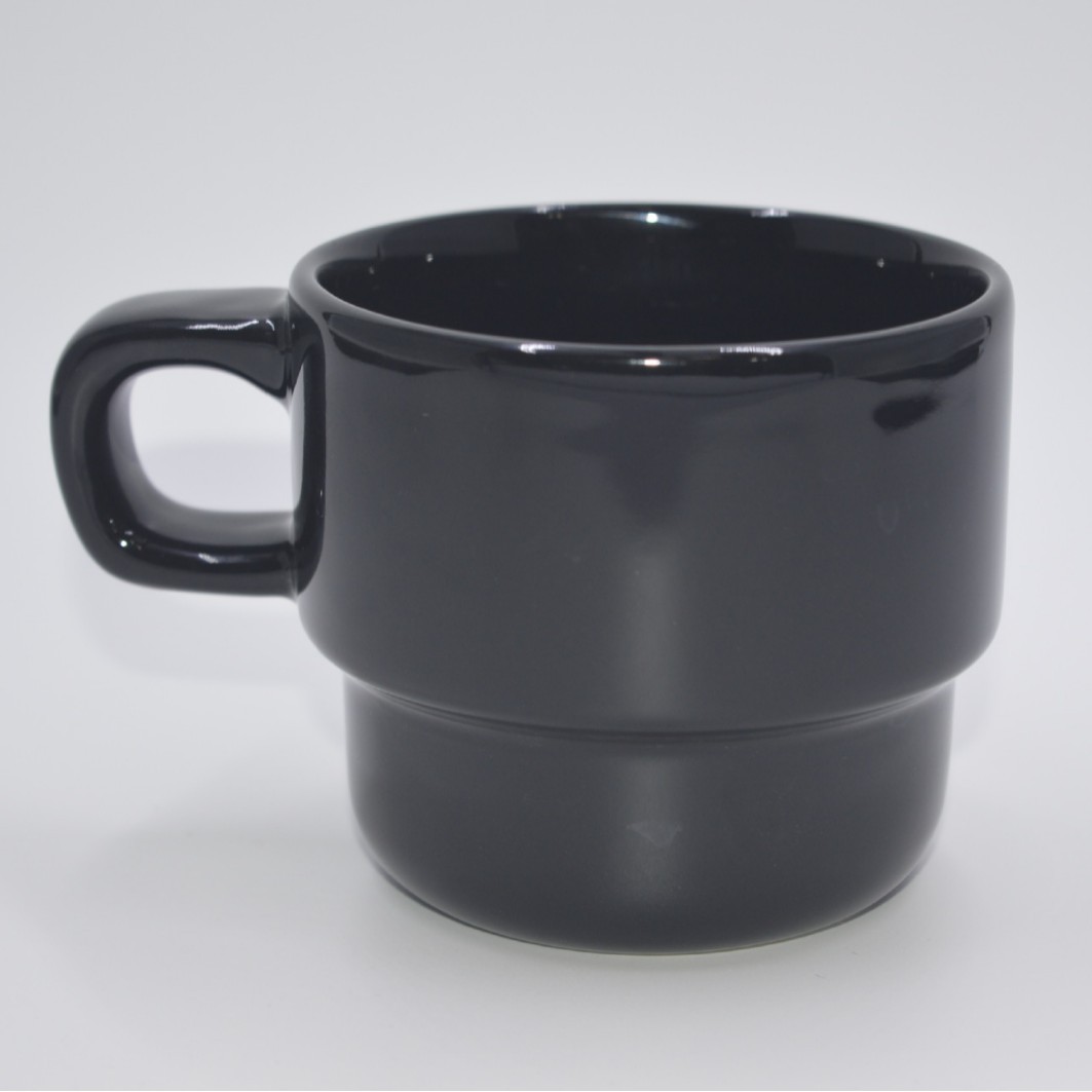 Taza desnuda negra
