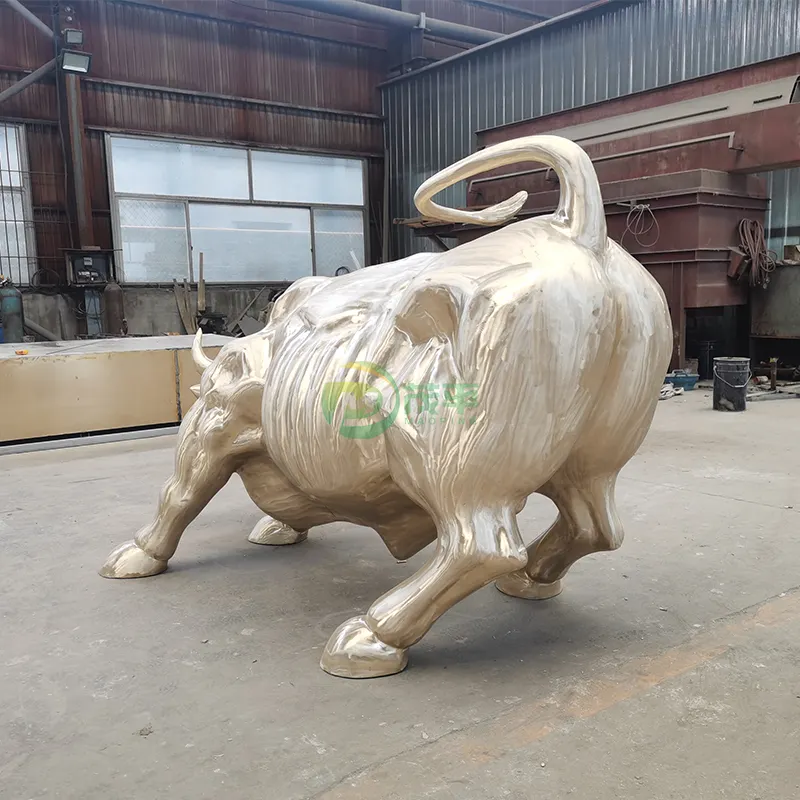 Fábrica Desenho Personalização Grande Metal Carregamento Animal Aço Inoxidável Latão Wall Street Bull Escultura