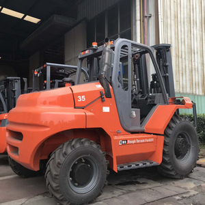 Capacidade de carga diesel 3t 4t <span class=keywords><strong>5t</strong></span> todo empilhadeira para terrenos acidentados com cabine A/C pneus off road opcionais máx. altura do elevador 5m