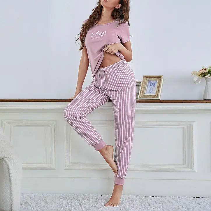 Conjunto de ropa de dormir sólida personalizada Pijamas de lujo para mujer, trajes de servicio a domicilio de seda y satén de manga larga para mujer/