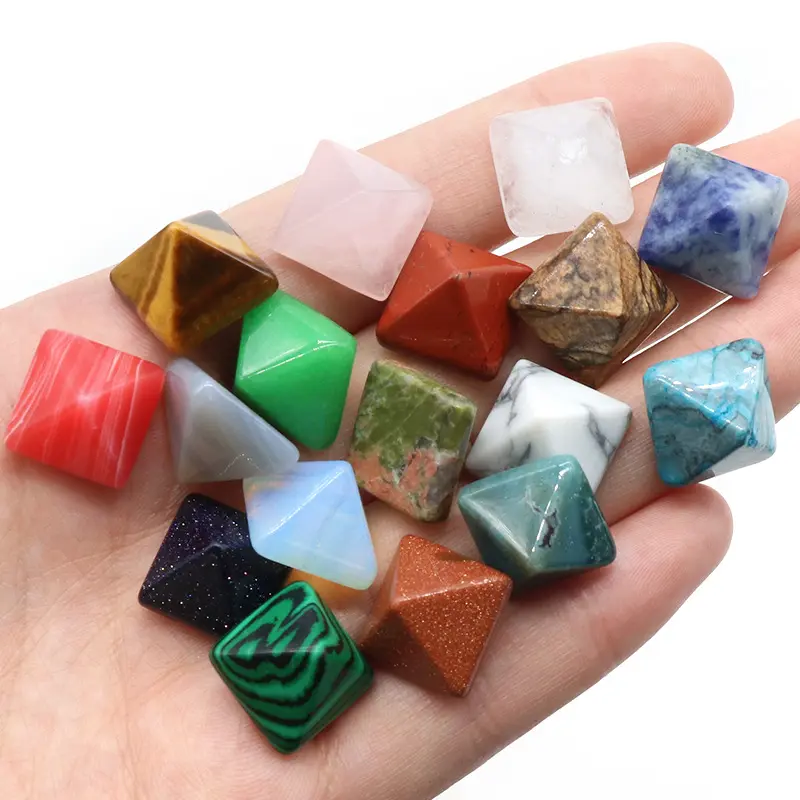 Mini piramidi di cristallo di quarzo da 1.5cm Mini piramidi di pietre preziose di cristallo assortite all'ingrosso