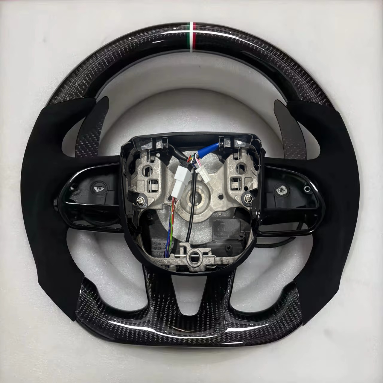 Volant en daim et fibre de carbone