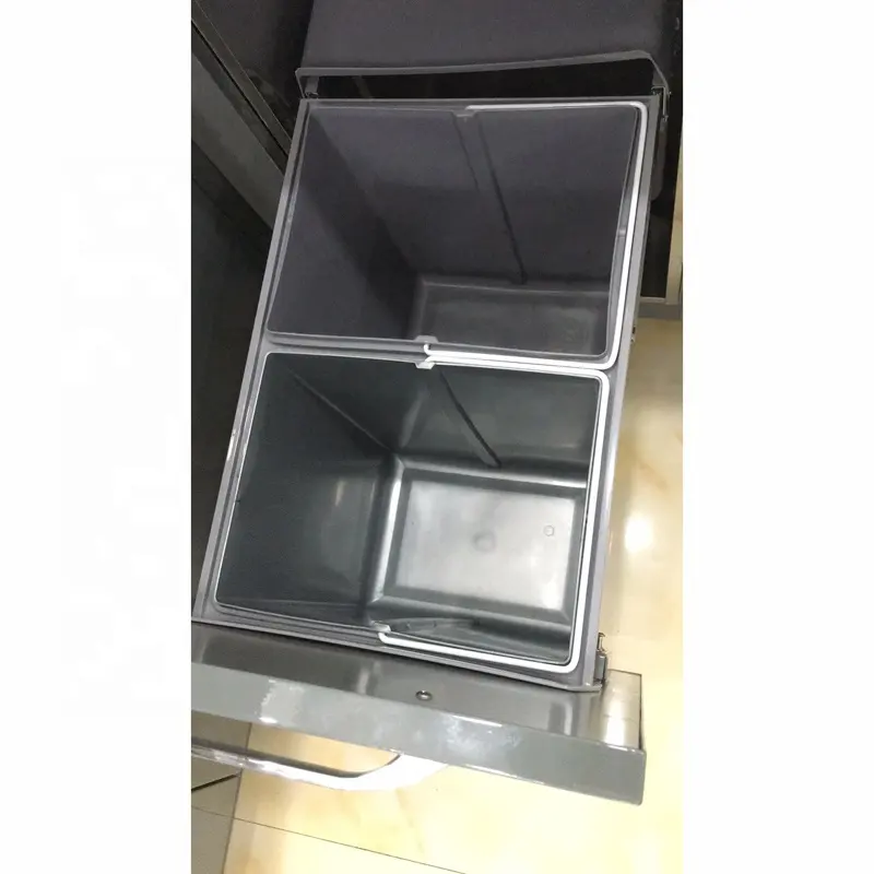 Integrierter Deckel Soft Closing Slides drei Fächer 30L Kunststoff-Küchen recycling behälter herausziehen