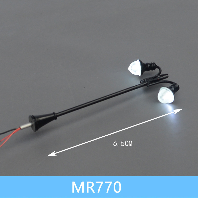 Una lámpara de metal MR770