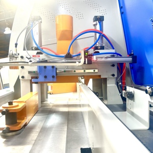 200mm chiều rộng cho ăn ngang vuông gỗ Pallet khối chùm cắt gỗ CNC cắt máy cưa hiệu quả cao - Product Image 4