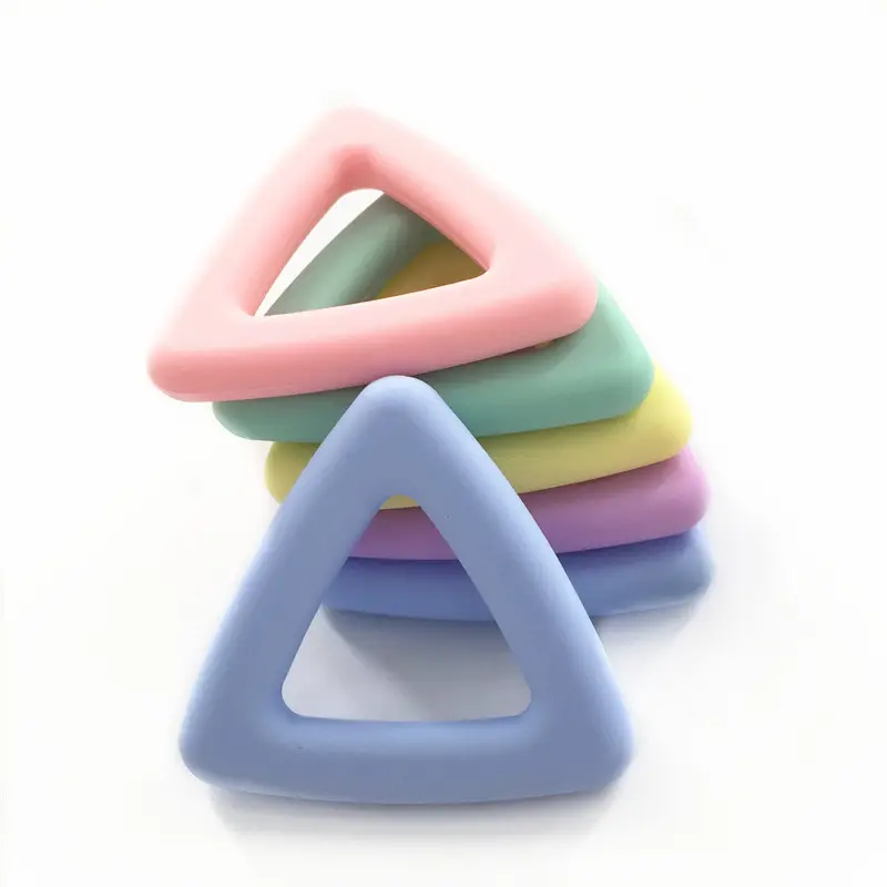 Giocattoli sensoriali gommosi di massaggiagengive fittizio del ciuccio del Silicone del triangolo su ordinazione libero del commestibile BPA per il bambino