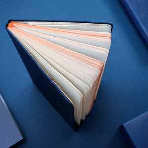 Servizio di stampa di libri con copertina rigida personalizzato in pelle sintetica con cinturino elastico personalizzato in pelle A5 Journal Notebook - Product Image 5
