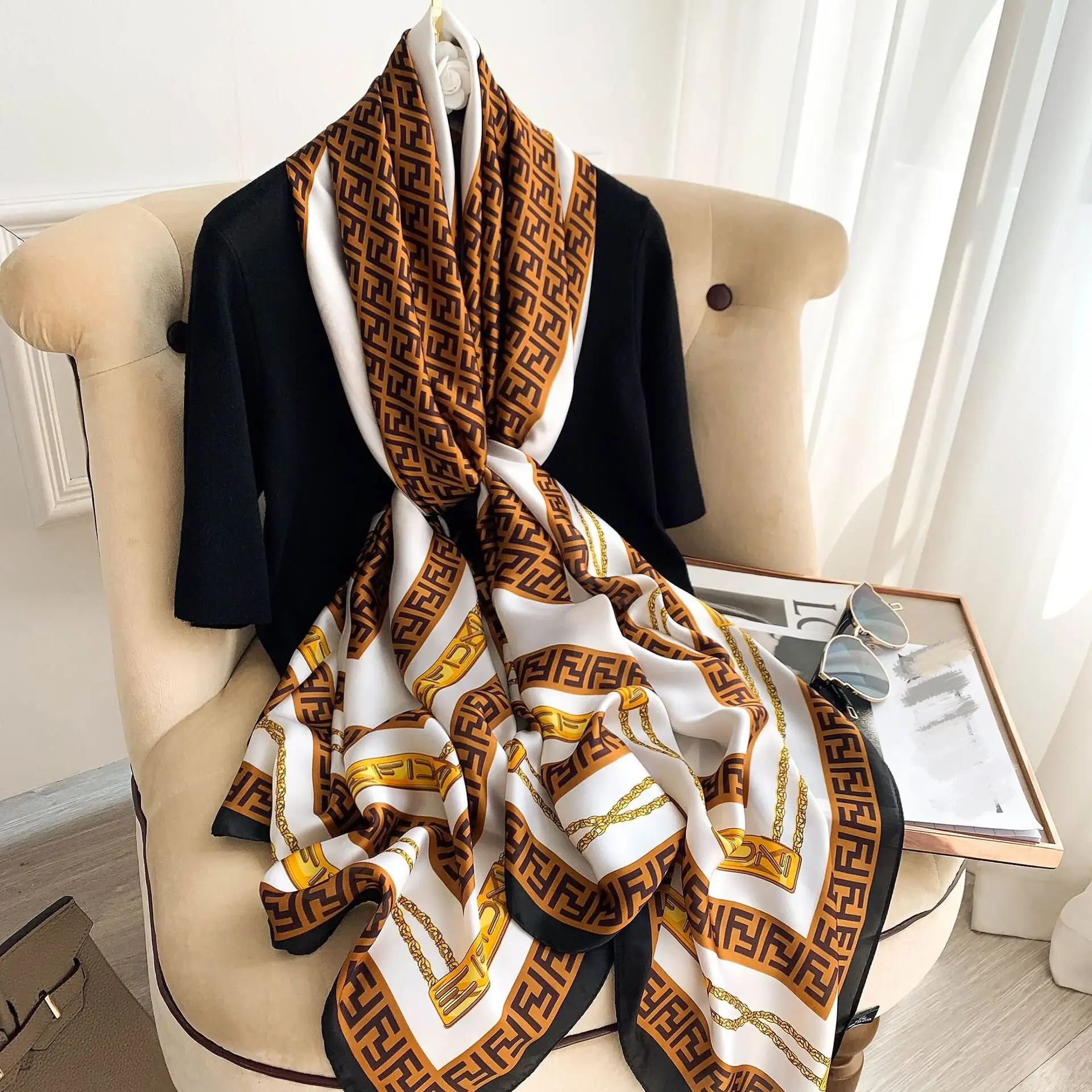 Vendita calda nuove signore lunghe grandi 180*90CM scialli di seta per sciarpe di seta delle donne di Hijab della sciarpa della testa della stampa della lettera del progettista di lusso