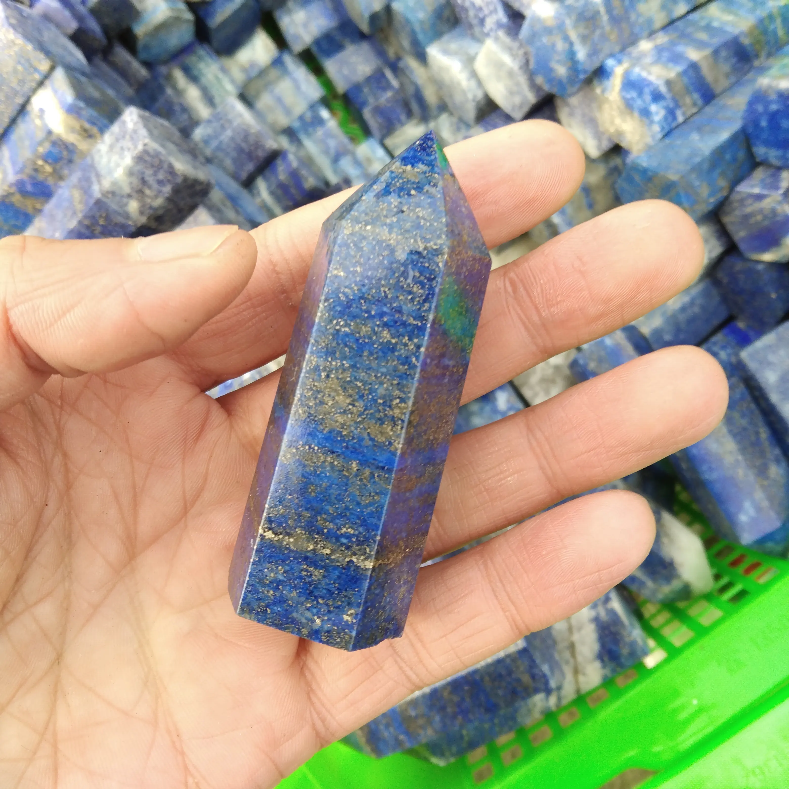 Cristallo naturale all'ingrosso di alta qualità lapislazzuli torre punto cristalli guarigione torri di lapislazzuli per la decorazione o il regalo
