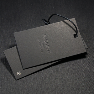 Etiquetas de papel negro personalizadas para ropa, etiquetas colgantes con cadena, baratas - Product Image 1