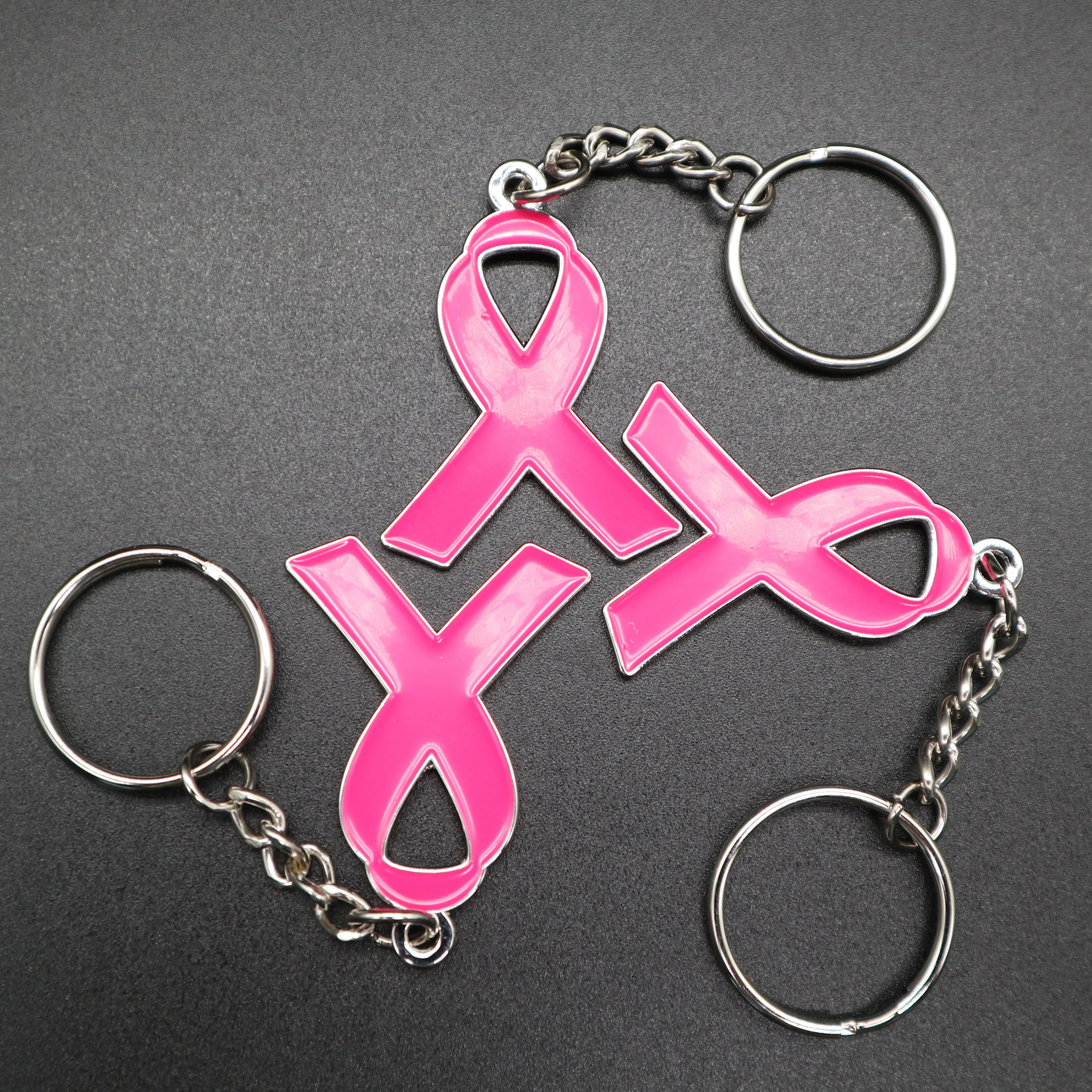 Conceptions personnalisées porte-clés de sensibilisation au cancer du sein ruban rose porte-clés en métal