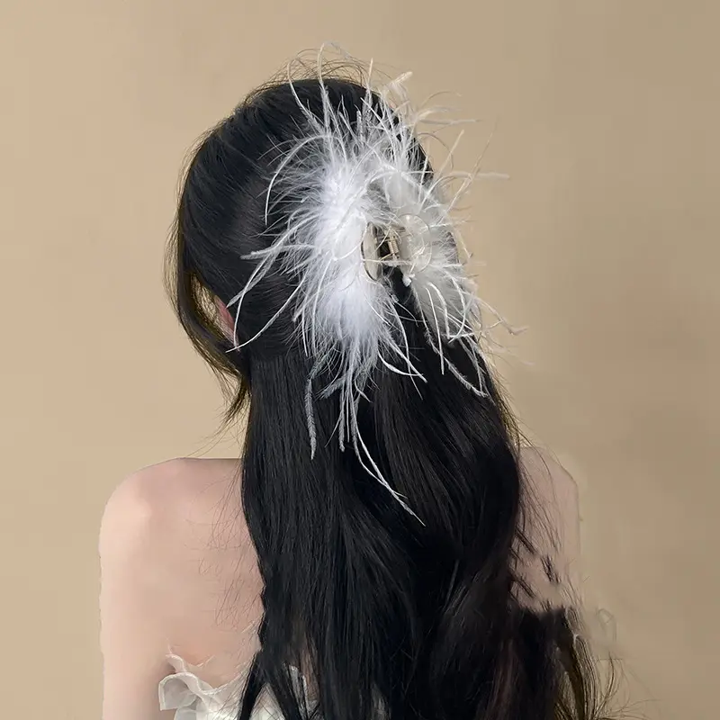 Pinza tipo garra para el pelo, accesorio elegante y versátil con plumas de avestruz para fiestas de baile