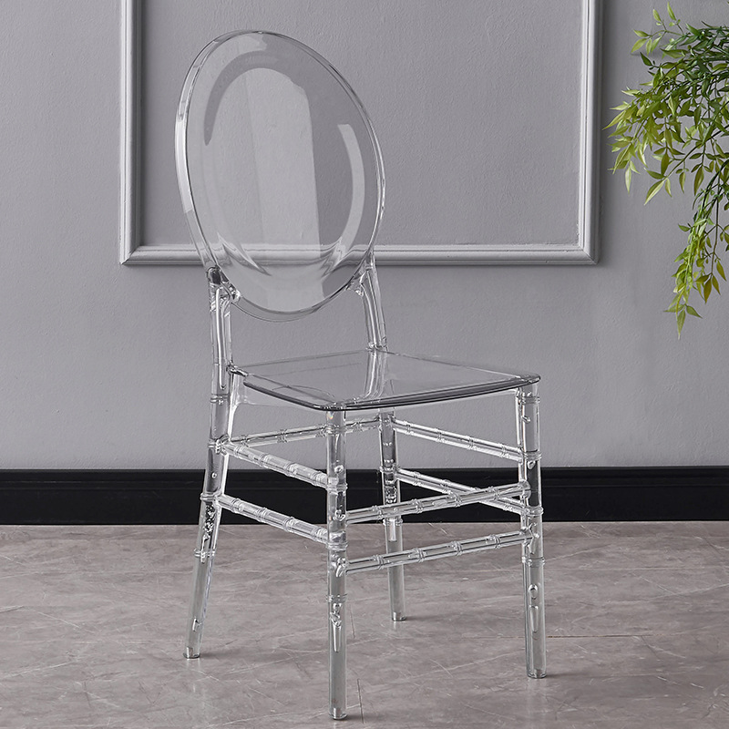 Chaise longue transparente