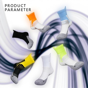 Coolmaxバスケットボールソックス男性用実用的ハイトップストライプノンスリップ糸エリートボトムタオルクルー春秋
