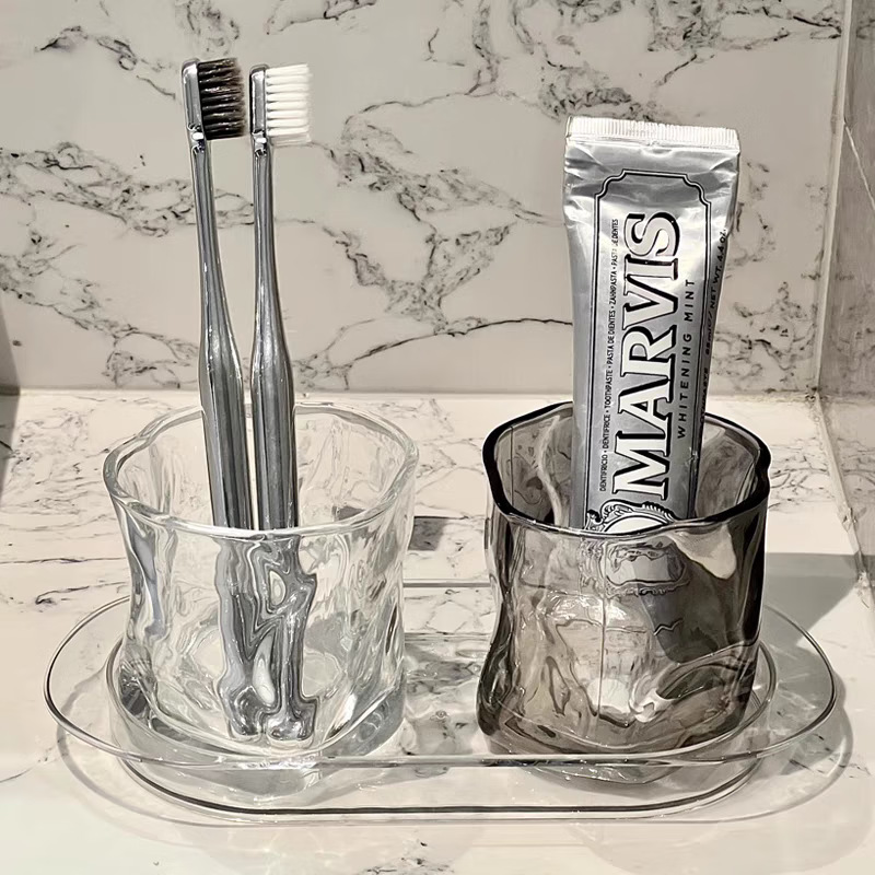 One transparent Niu Niu cup