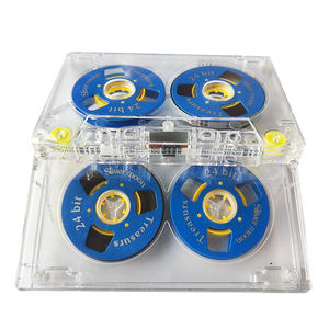 带两个卷盘的空白音频盒式磁带，蓝色和黄色，盒式磁带。 - Product Image 1