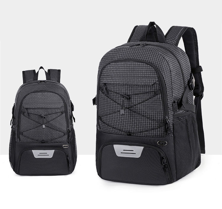 Modelo de nailon en negro.