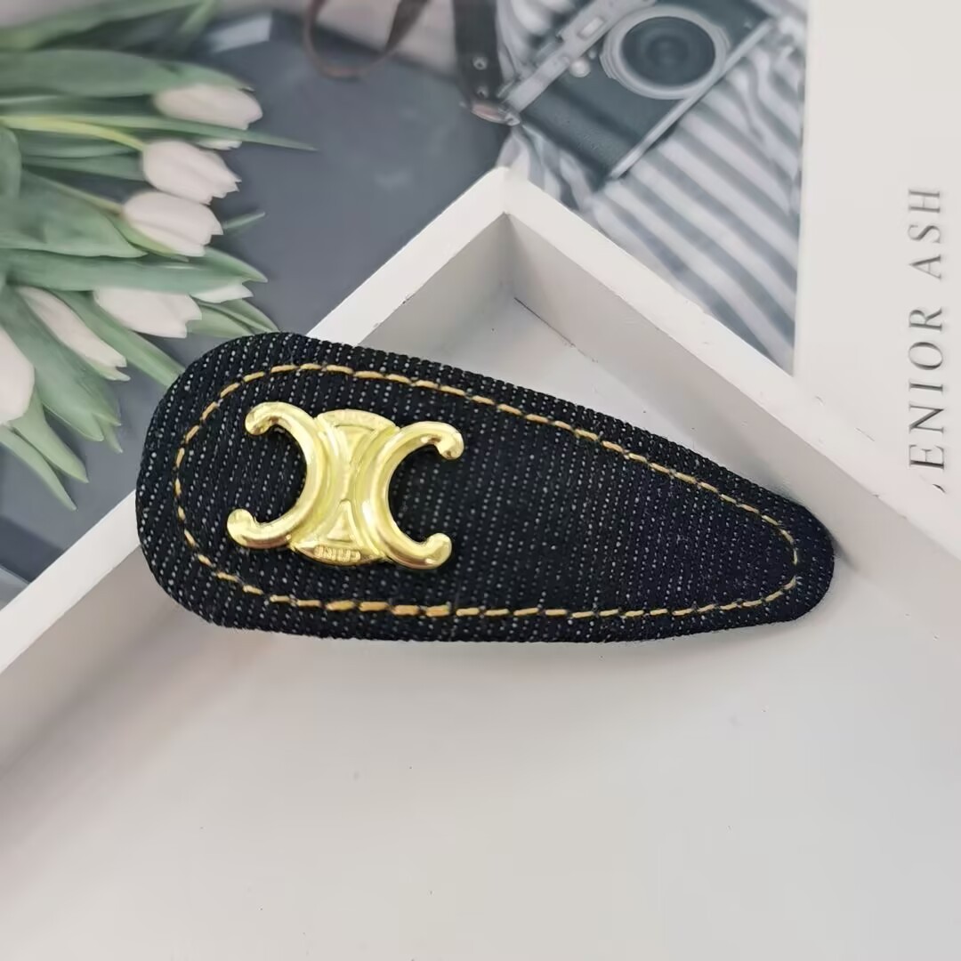 Noir avec accessoires