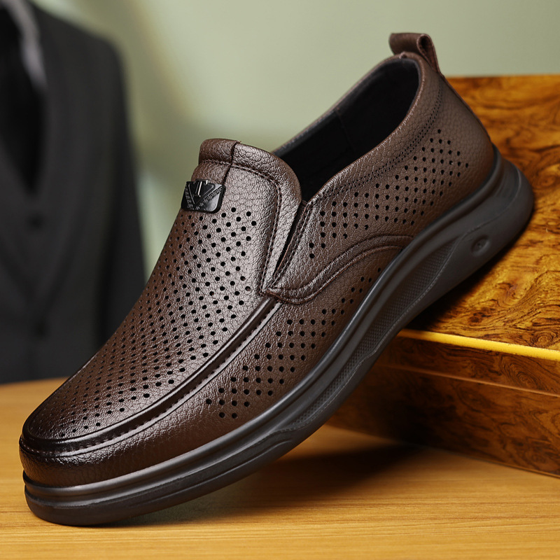 17152 Chaussures marron ajourées à enfiler