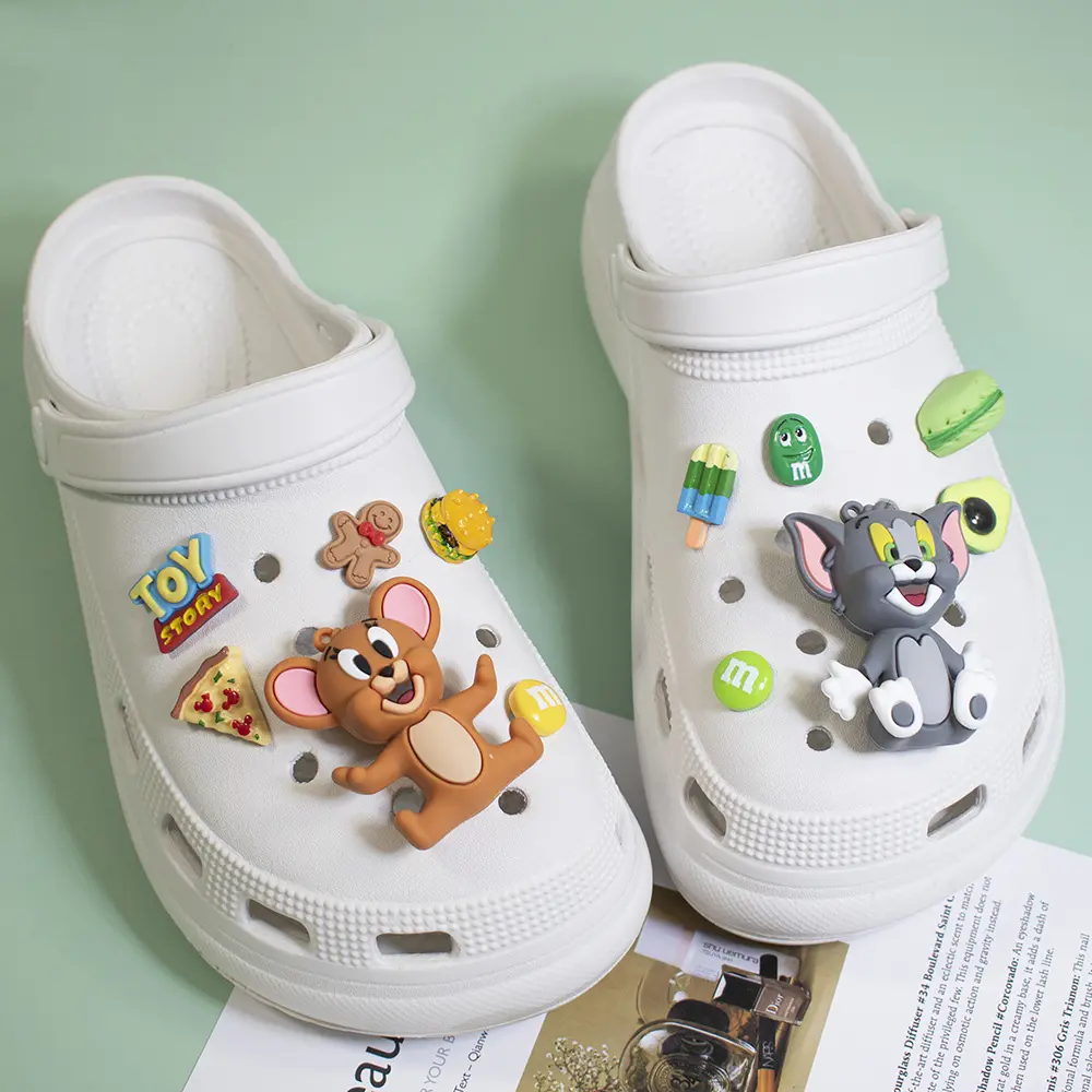 3D simpatico cartone animato bambola anime gatto e topo Tom Jerry zoccolo scarpe Charms scarpe da giardino fibbia per bambini regalo sandali zoccoli