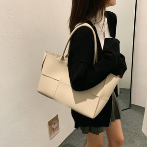 批发高档女包2025春季新款百搭编织大容量母婴单肩包 - Product Image 4