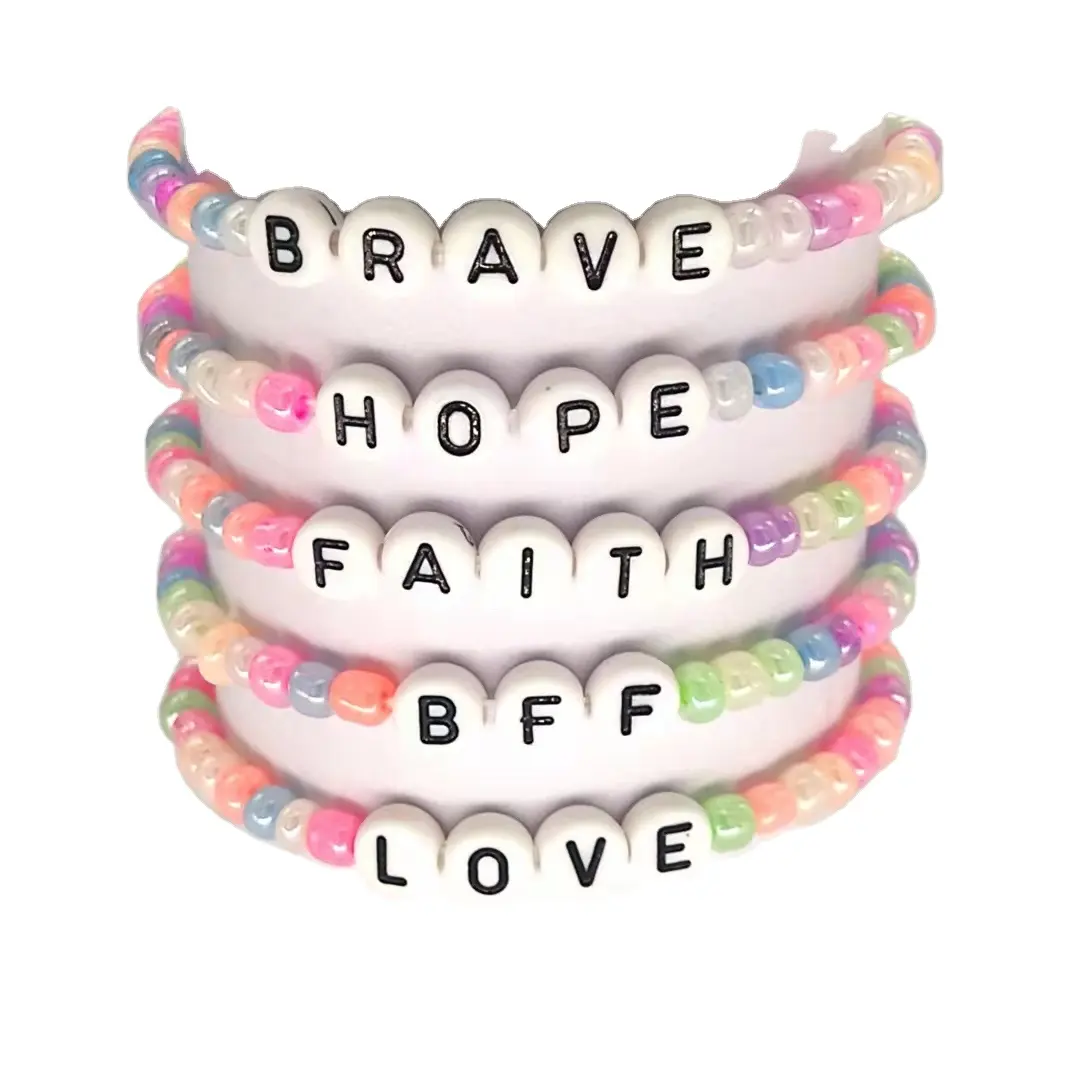 KDB8308 all'ingrosso di moda dolce per bambini arcobaleno fatto a mano carino portafortuna speranza parola iniziale braccialetti elastici di amicizia