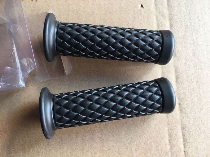Black diamond pattern grips, a pair