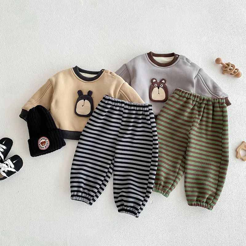 Tuta da bambino personalizzata con cinturino a pois a manica lunga e corta Set di tre pezzi abbigliamento per bambini vestiti di personalità per ragazza