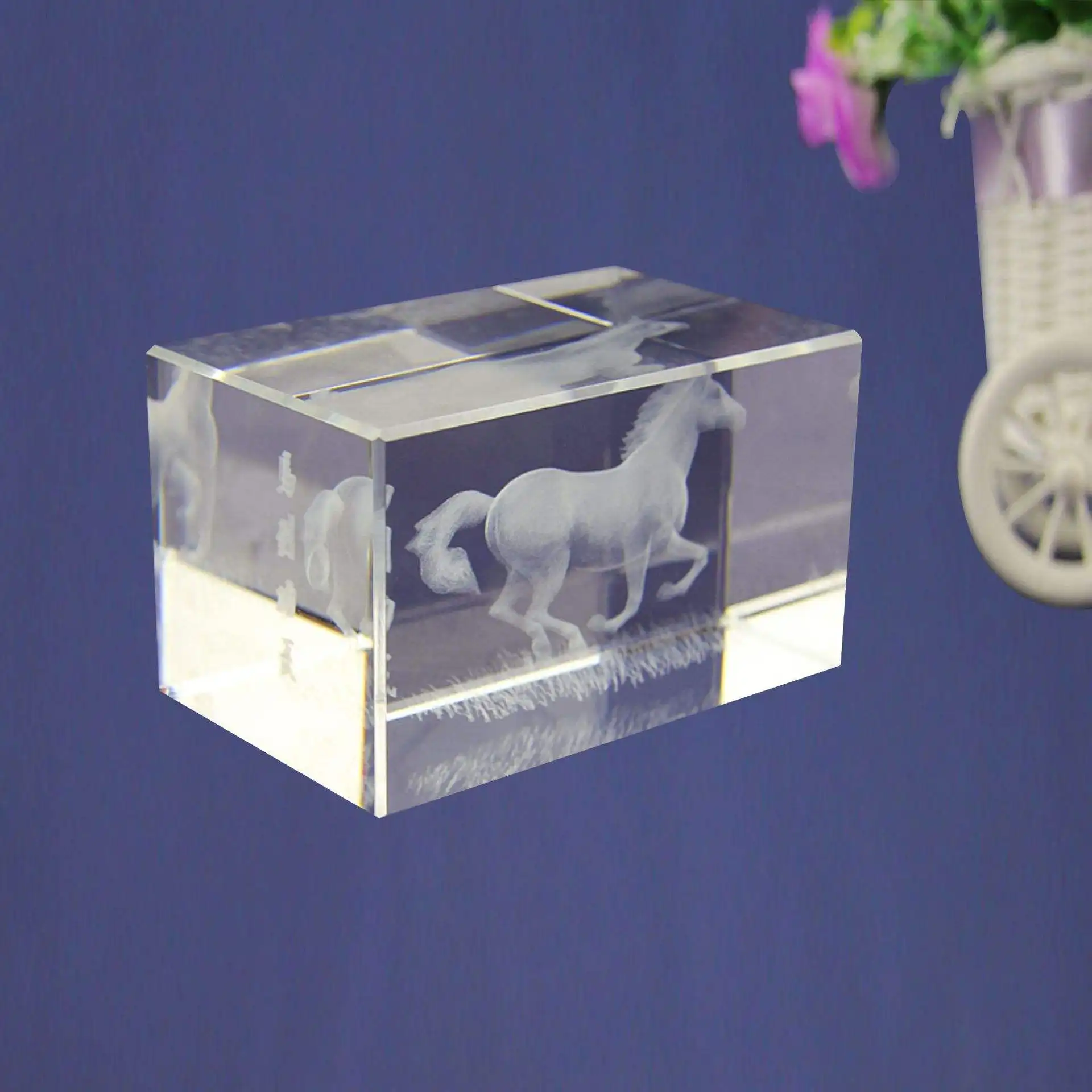JY nuevo producto caballo del zodiaco adornos de cristal 3D grabado láser cubo de cristal y bloque