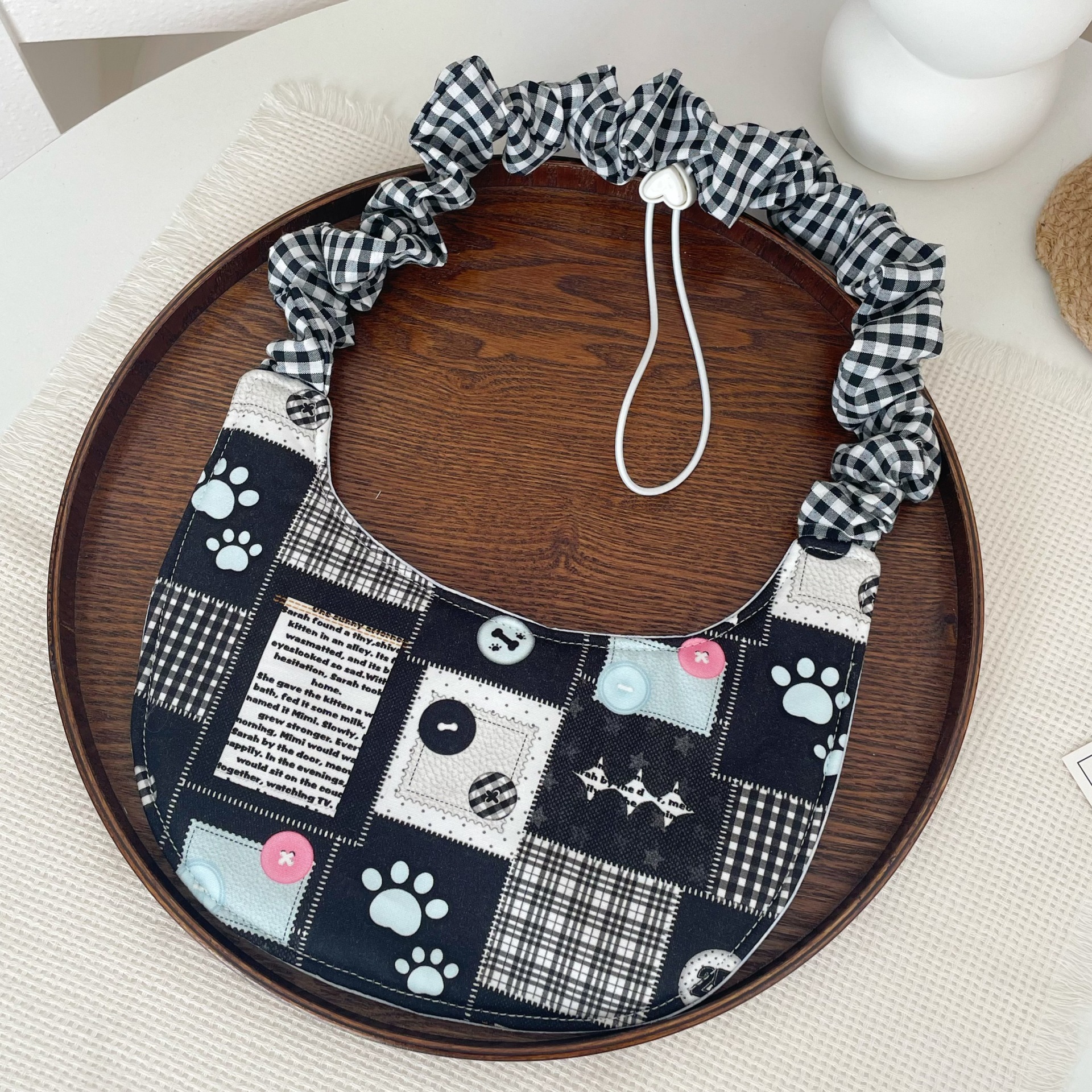 Thickened bib-black plaid