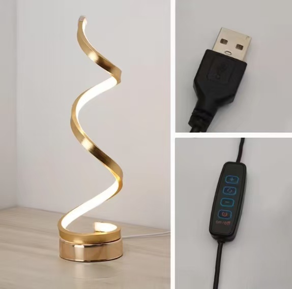 Modelo enchufable USB dorado