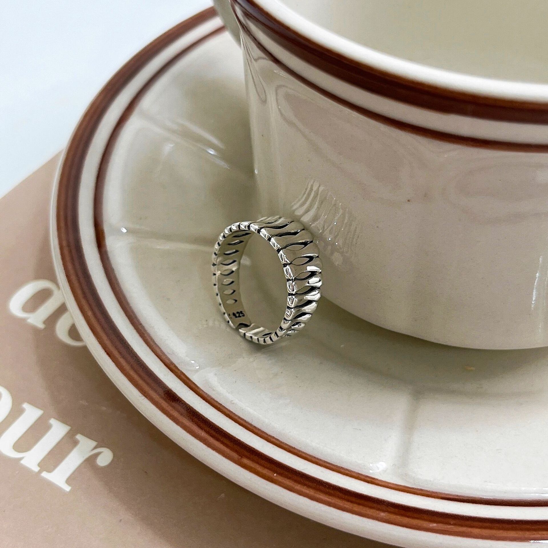 Ruffled Opening Ring