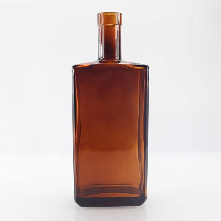 Hochwertige 16oz 500ml quadratische Schnaps verpackung benutzer definierte bernstein braune Rum Gin quadratische Glasflasche mit Kork
