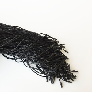 Etiquetas colgantes de cuerda de etiqueta colgante de plástico común de Color negro con cuerda para ropa - Product Image 5
