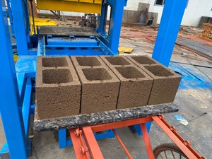 เครื่องจักรผลิตบล็อกกลวงกึ่งอัตโนมัติสำหรับอุตสาหกรรมก่อสร้าง <span class=keywords><strong>QT4</strong></span>-24สั่งสั่งได้ตามต้องการ - Product Image 4